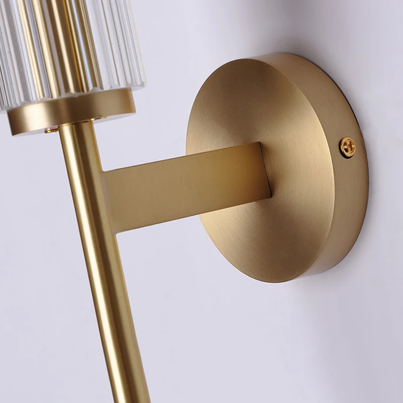 Applique Murale LED Haut de Gamme en Laiton Doré et Verre Strié